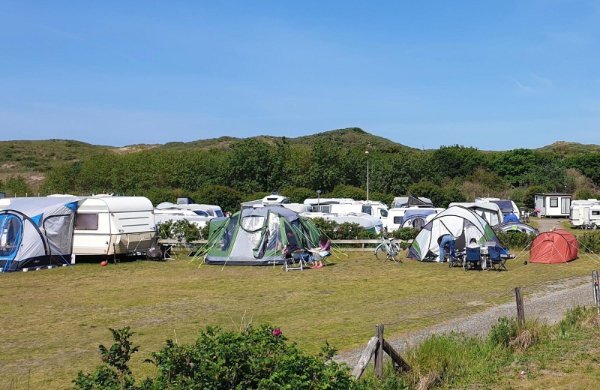 Campingplatz in Holland direkt hinter den Dünen mit viel Platz für Zelte